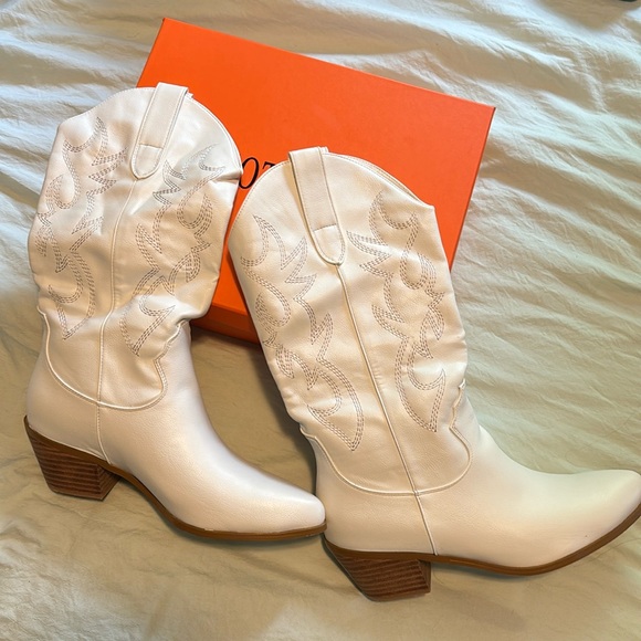 Yeotrean Shoes - Women’s white cowboy boots